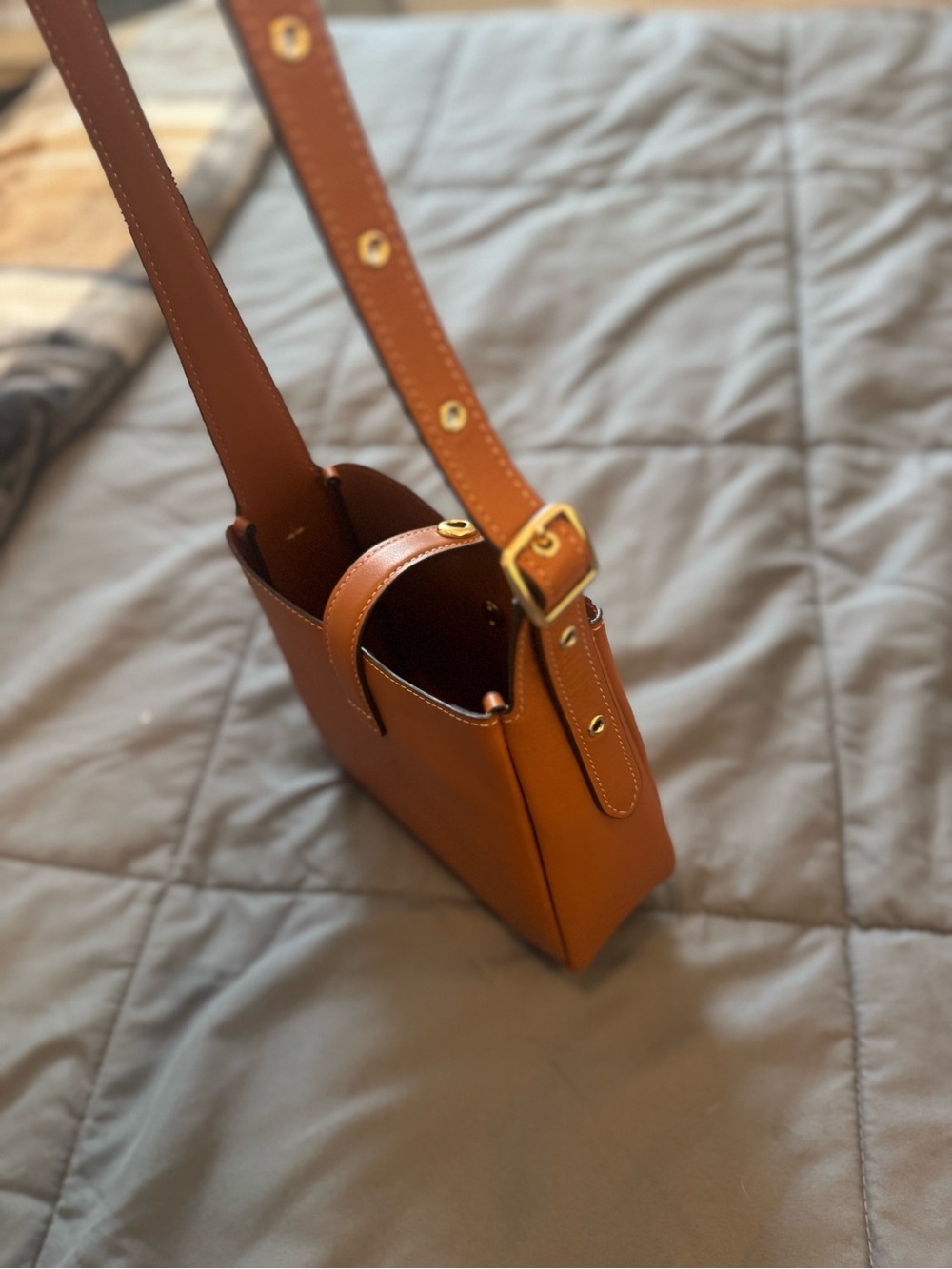 Coach Saddle Brown Leather Crossbody Bag with Gold Hardware - Picture 5 of 7